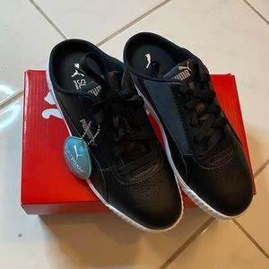 Women’s Puma soft foam sneakers